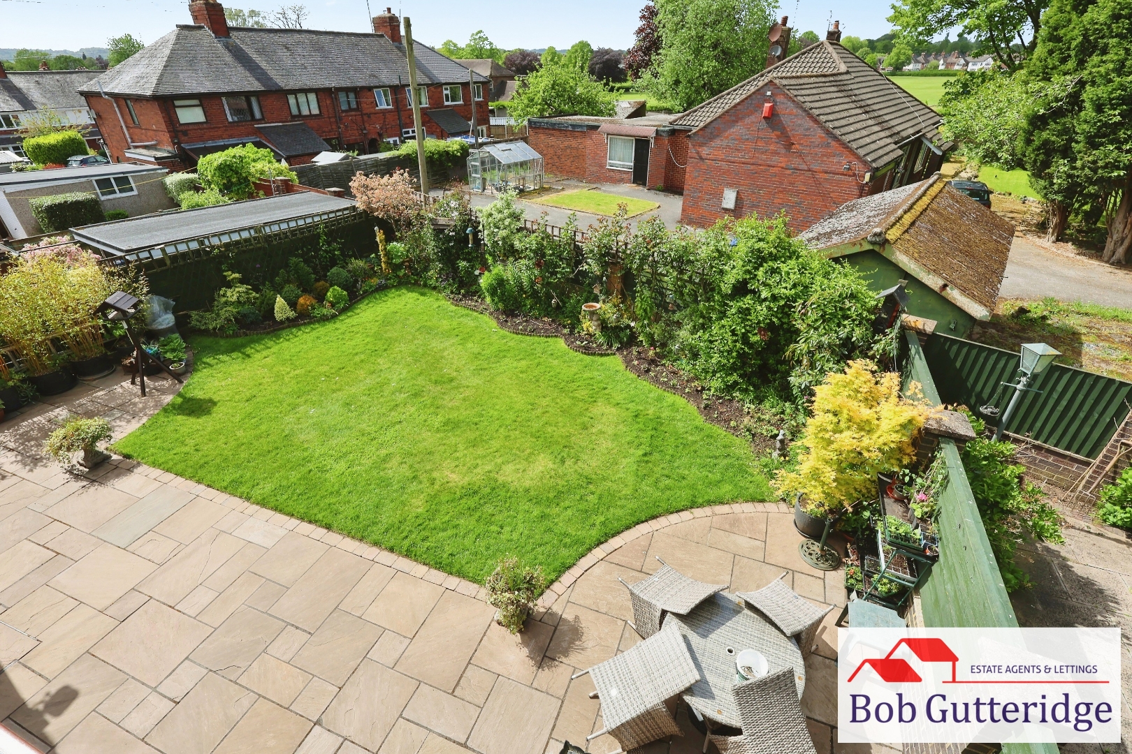 ENCLOSED REAR GARDEN
